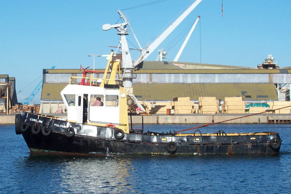 Saint-Malo (18/05/2001) - En train de remoquer un navire dans le Bassin Vauban